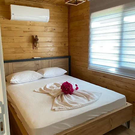 Cebel Tiny House&bungalovs 酒店 凯梅尔